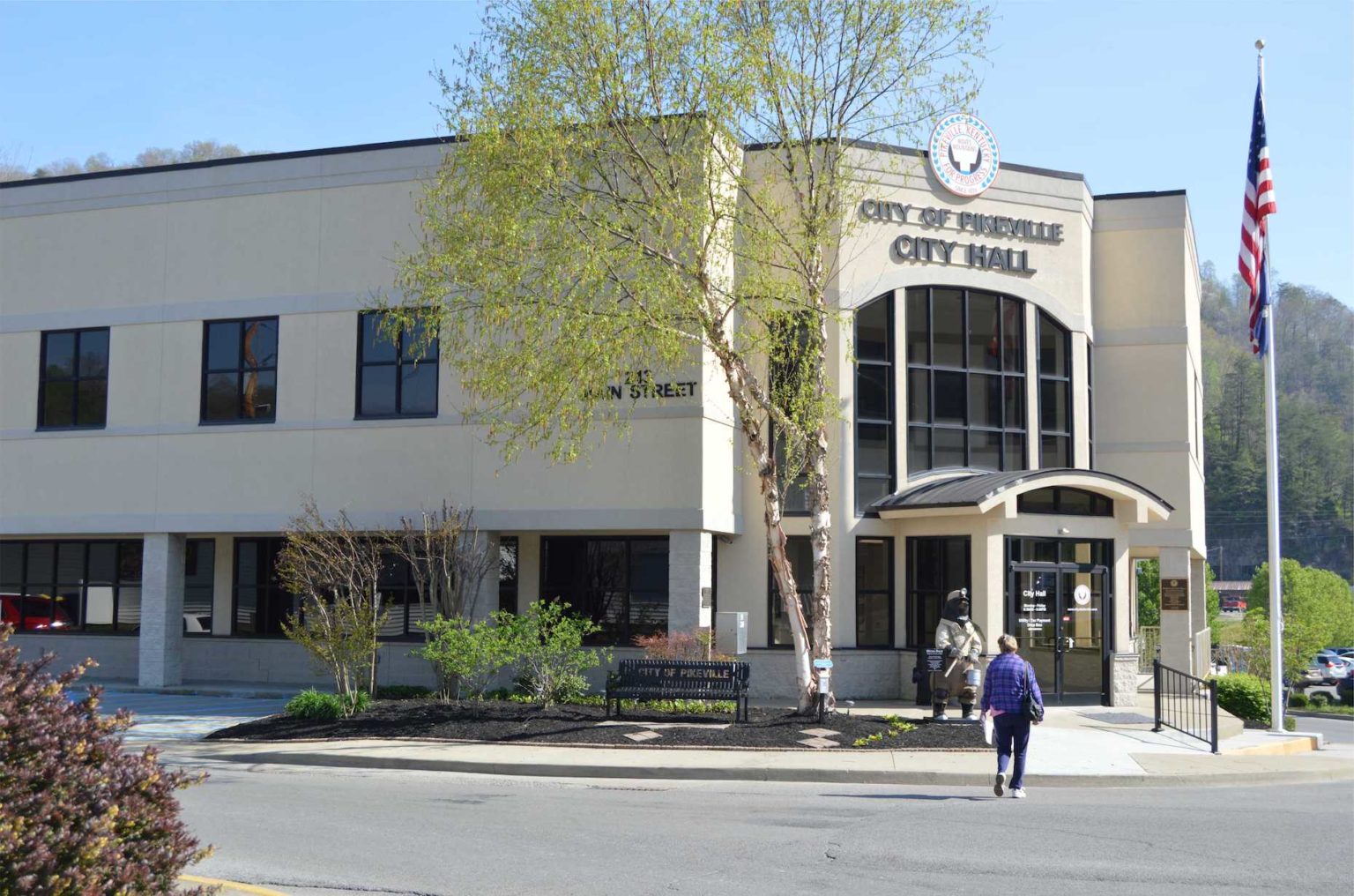 Pikeville city commissioner withdraws resignation