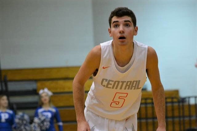 HS BASKETBALL ROUNDUP: Eagles, Dawgs, Hawks score big wins