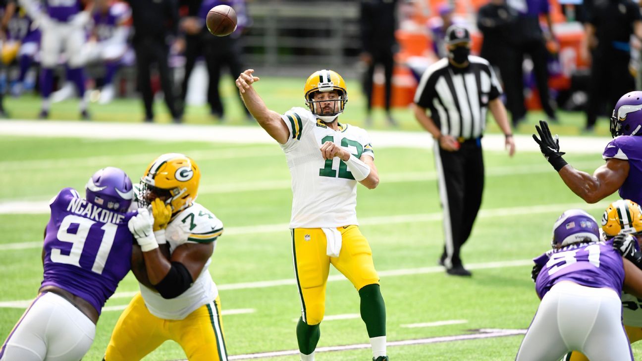 Weapons aplenty: Rodgers tosses 4 TDs in win